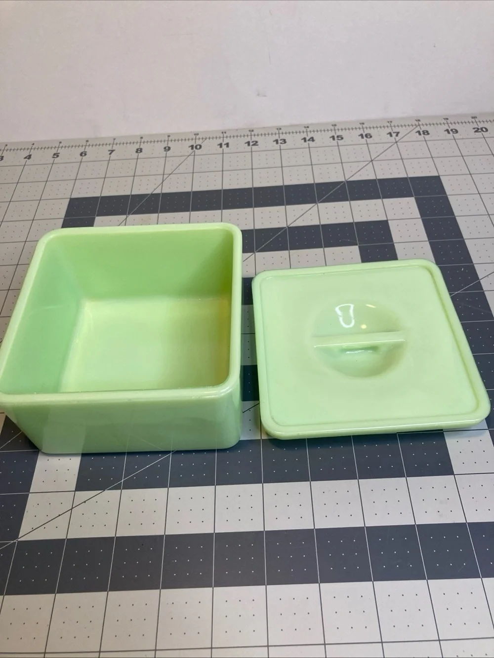 Vintage Jeanette Jadeite Refrigerator Container Dish 4.5”x4.5” Poinsettia Design